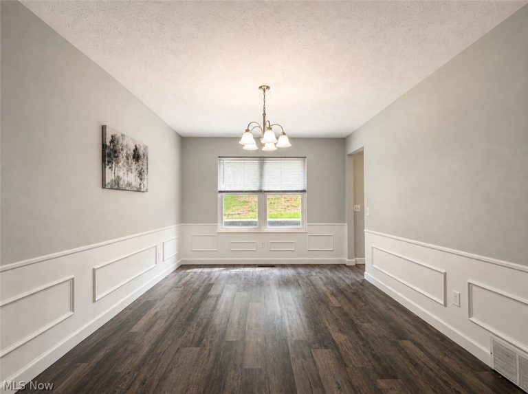 21 Cherry Hills Drive, Belpre, OH - Photo 6