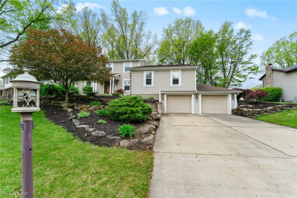 510 Stoneybrook Lane, Canfield, OH