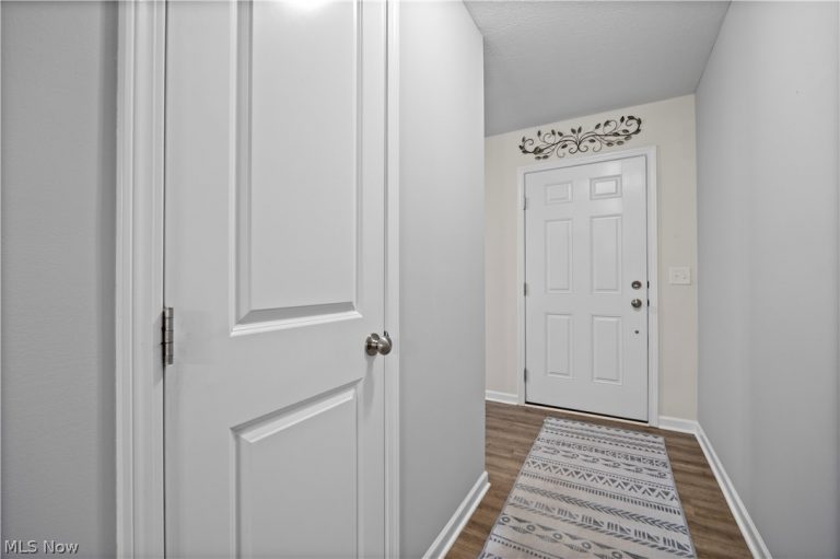5993 Montauk Point, Vermilion, OH - Photo 8