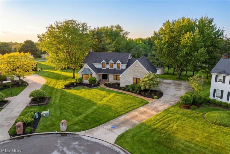 8315 Misty Ridge Trail, Poland, OH - Photo 2