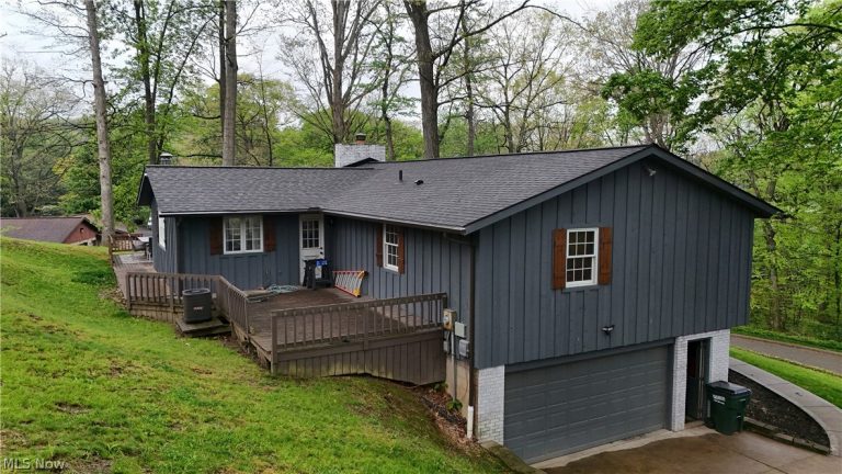 2490 Oak Tree Drive, Dover, OH - Photo 3