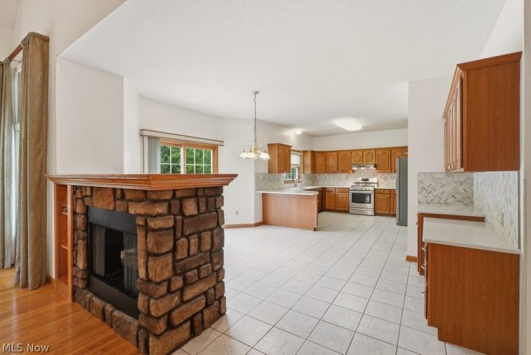 8428 Evergreen Drive, Northfield, OH - Photo 6