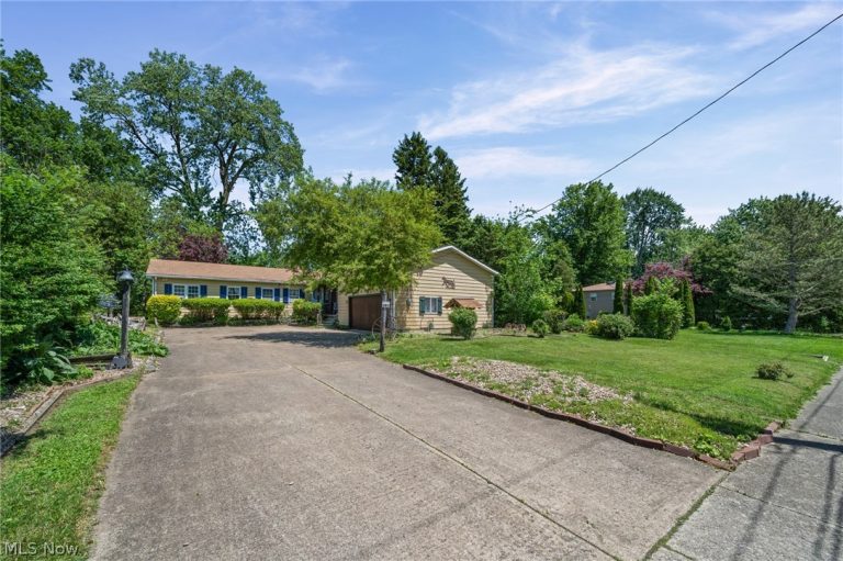 22486 Macbeth Avenue, Fairview Park, OH - Photo 3