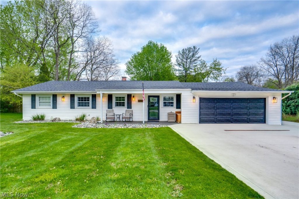 12905 Cherry Lane, Chesterland, OH