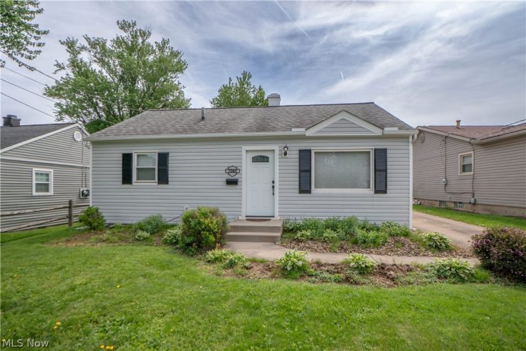1060 Orchard Avenue, North Canton, OH - Photo 2
