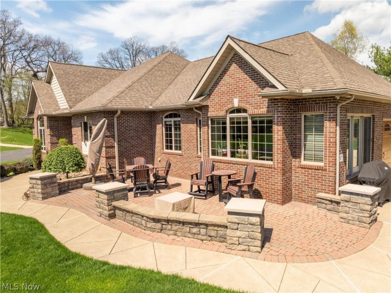 4101 Cove Circle, Canton, OH - Photo 2