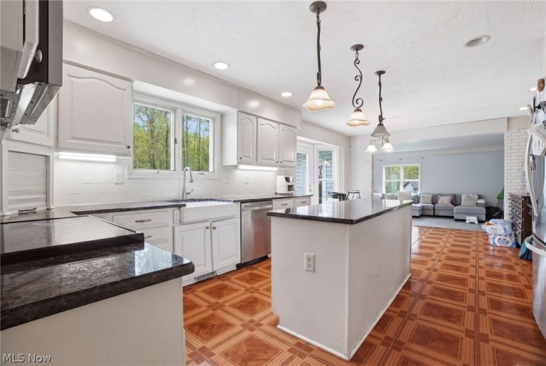 13125 Pearl Road, Chardon, OH - Photo 5