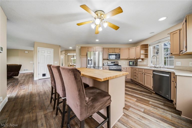 14751 Aspen Hills Lane, Burton, OH - Photo 3