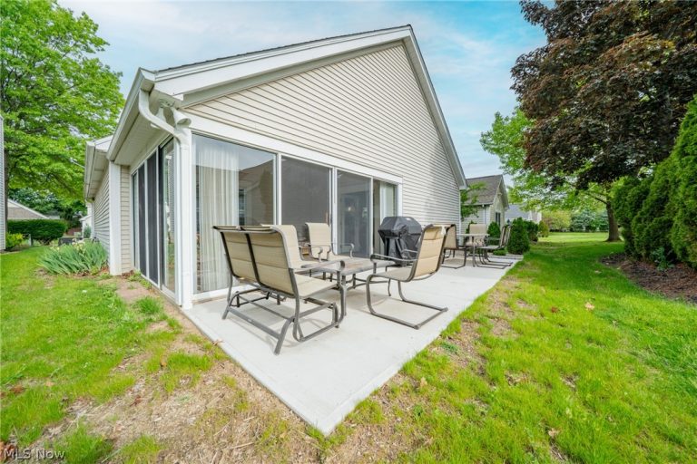 19374 Lauren Way, Strongsville, OH - Photo 3