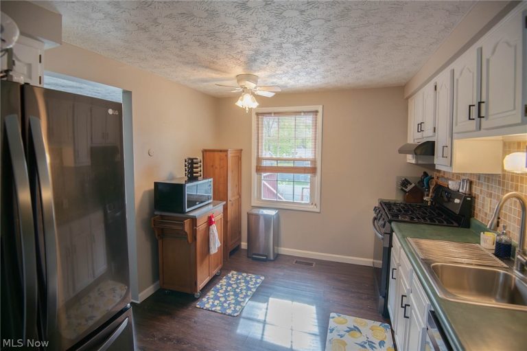 2220 Elm Trace Street, Austintown, OH - Photo 6