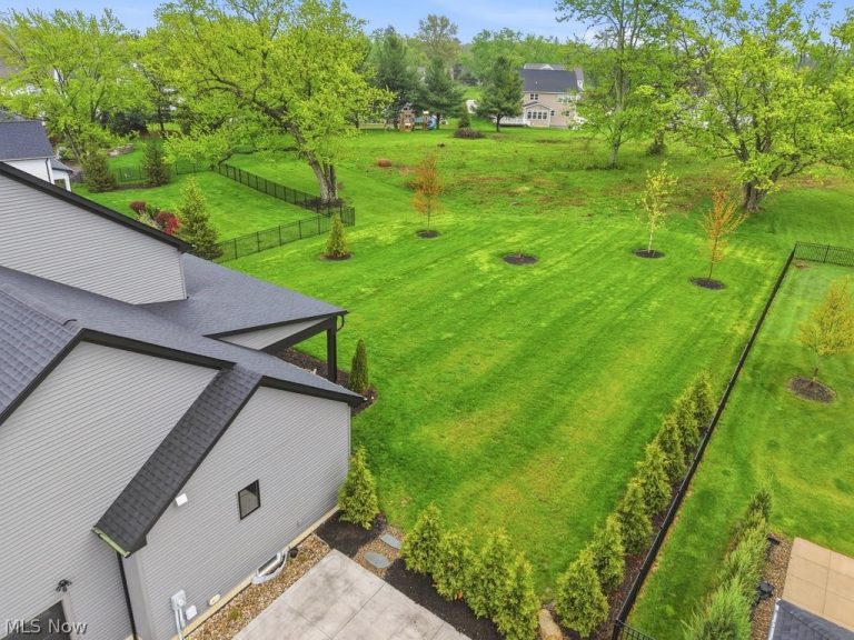 2082 Lanterman Circle, Hinckley, OH - Photo 4