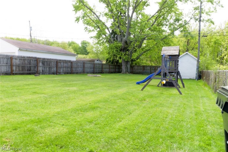 4202 Holl Avenue, Sheffield Lake, OH - Photo 6