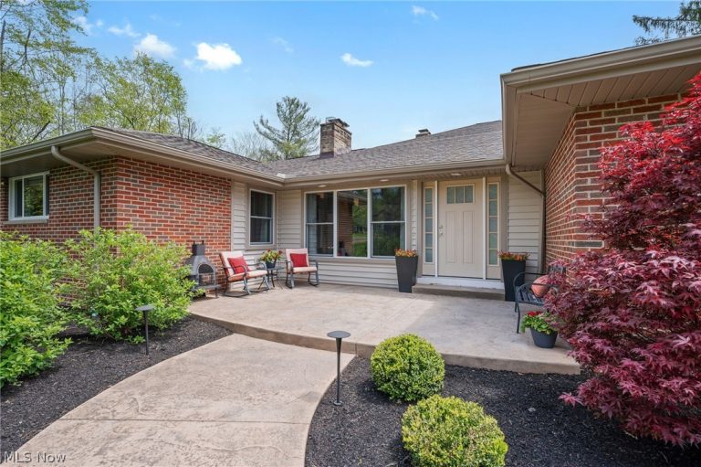 34740 Sherwood Drive, Solon, OH - Photo 2