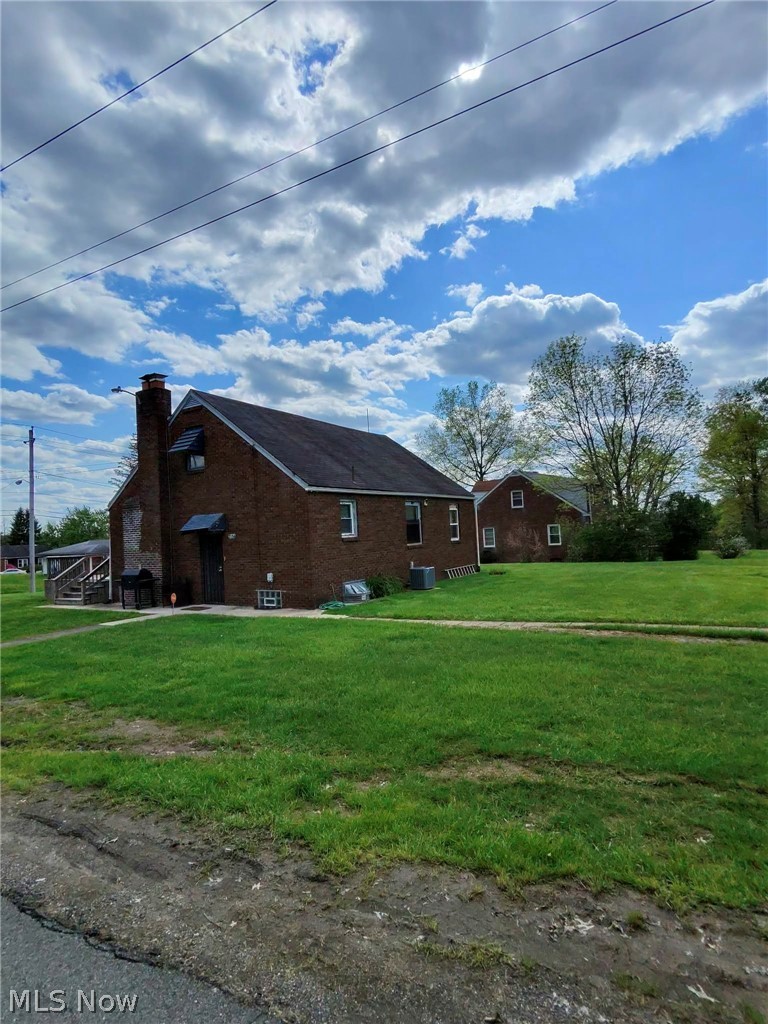 2156 Mcguffey Road, Youngstown, OH - Photo 3