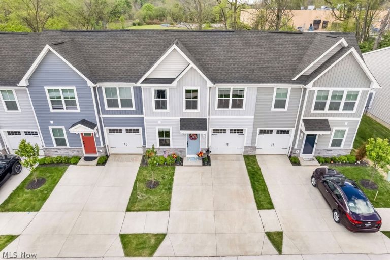 1278 Divot Circle, Akron, OH, 44313