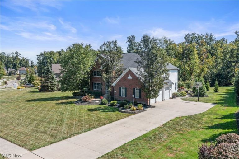 6585 Dorset Lane, Solon, OH - Photo 2