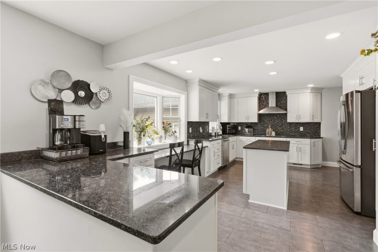 26901 Woodland Road, Beachwood, OH - Photo 5