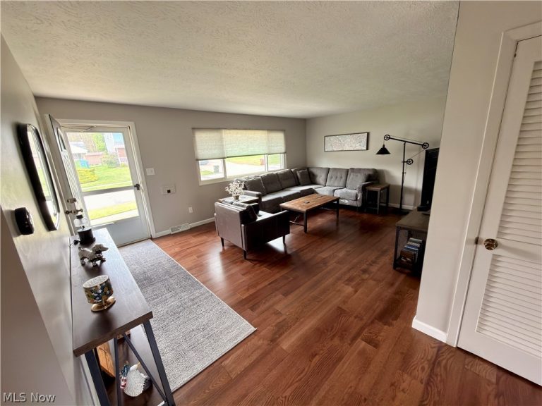 1700 Winchester Drive, Parma, OH - Photo 4
