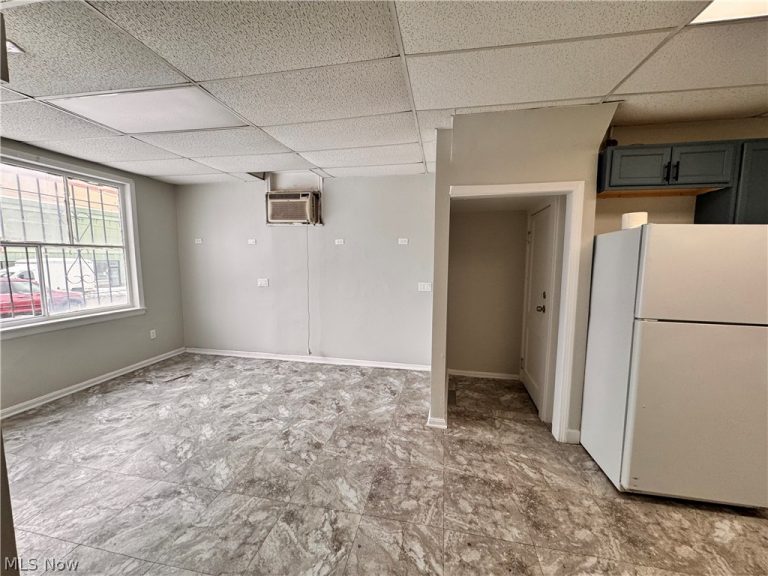 4106 Lee Road, Cleveland, OH - Photo 5