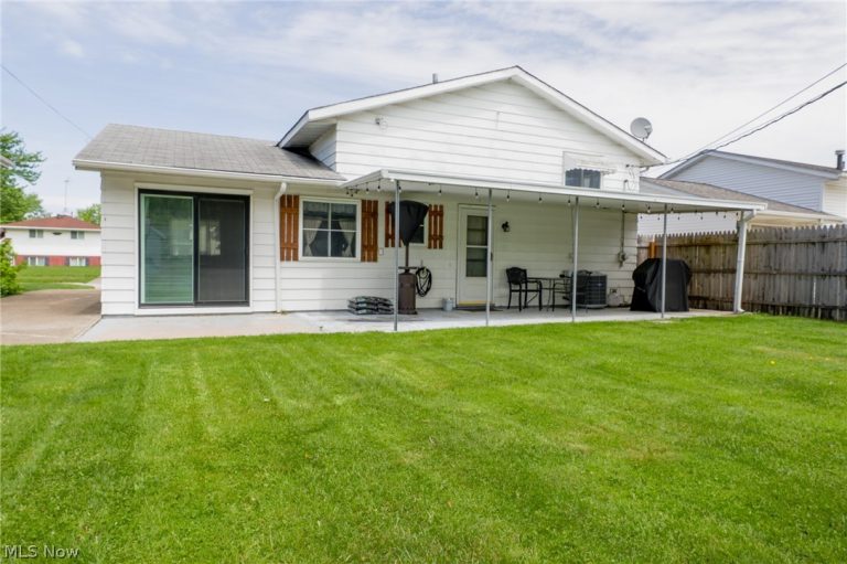 4202 Holl Avenue, Sheffield Lake, OH - Photo 4