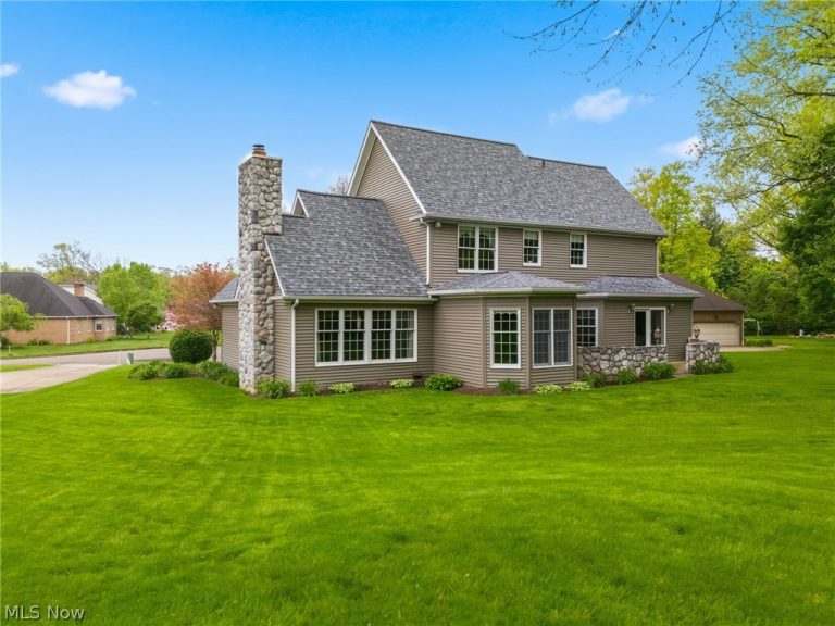 1012 Cloverdale Circle, Massillon, OH - Photo 2