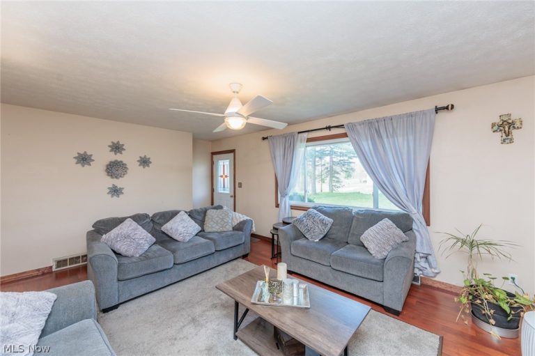 19157 Howe Road, Strongsville, OH - Photo 4