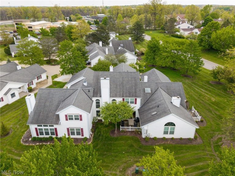 6604 Hidden Lake Trail, Brecksville, OH - Photo 3