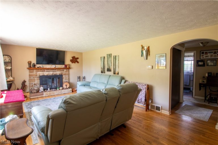 10381 Portage Street, Canal Fulton, OH - Photo 3