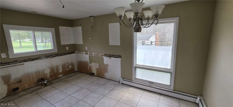 105 Mapledale Avenue, Bedford, OH - Photo 6