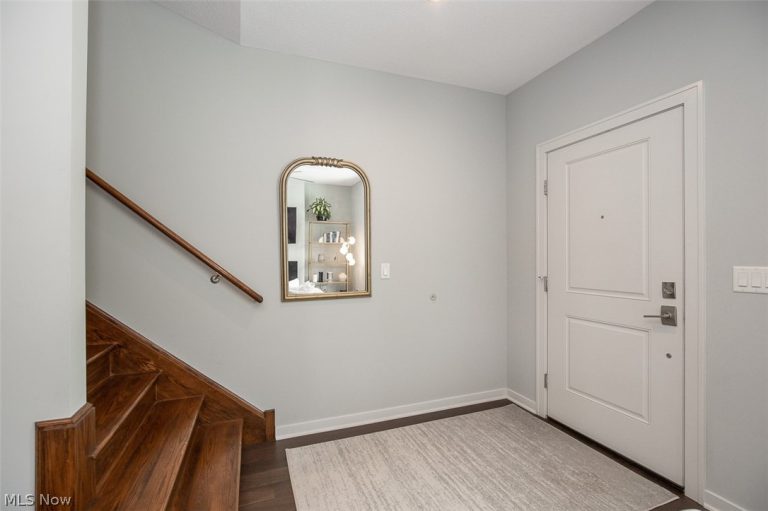29 Atterbury Boulevard, Hudson, OH - Photo 2