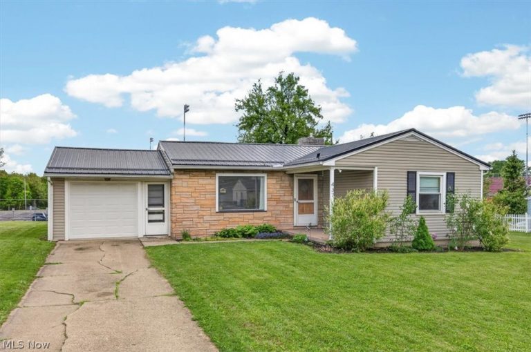 437 Wilson Avenue, Girard, OH - Photo 2
