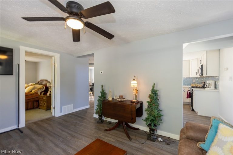 1366 Twinsburg Road, Macedonia, OH - Photo 8