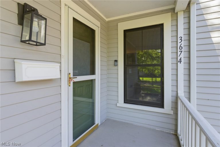 3674 Stoer Road, Shaker Heights, OH - Photo 4