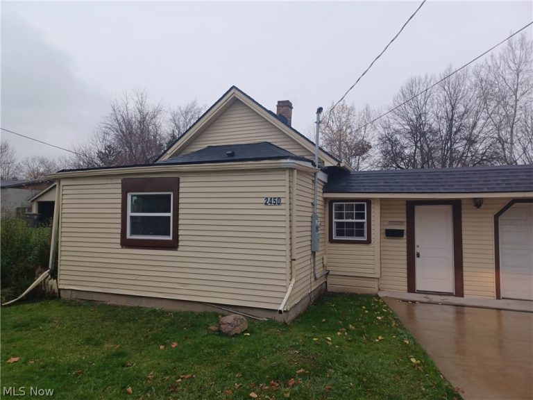 2450 Vestal Road, Youngstown, OH - Photo 2