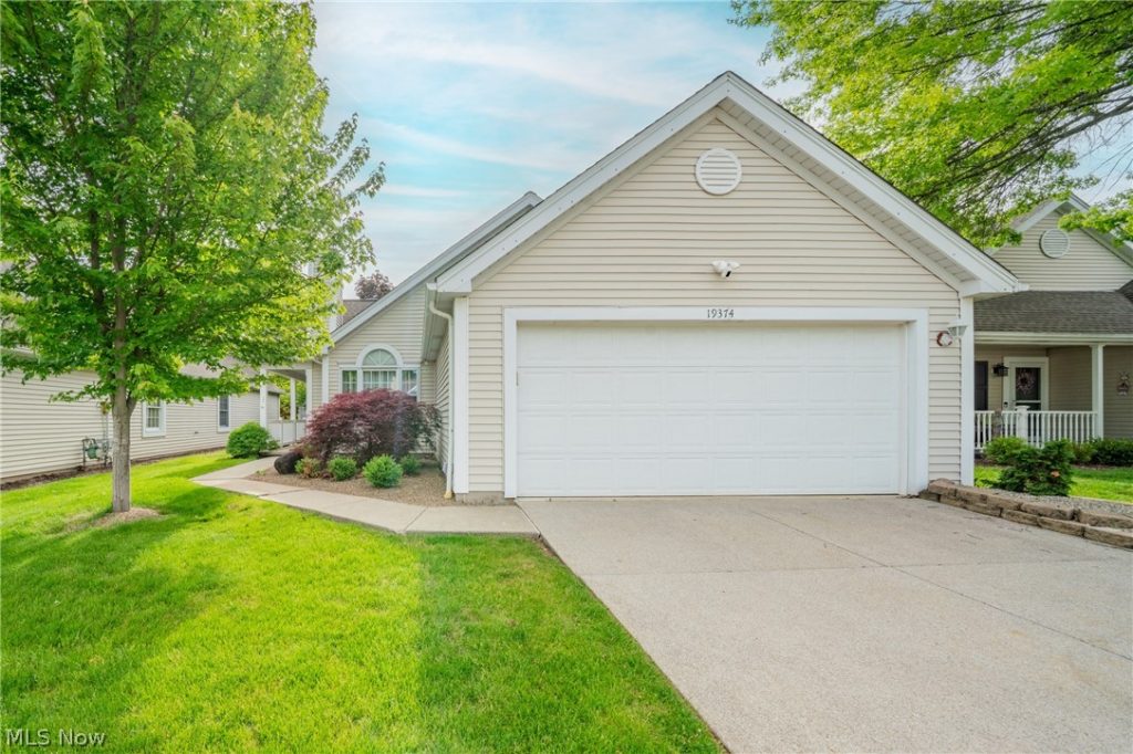 19374 Lauren Way, Strongsville, OH