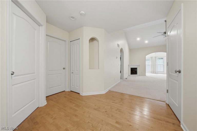 635 Durkin Way, North Canton, OH - Photo 4