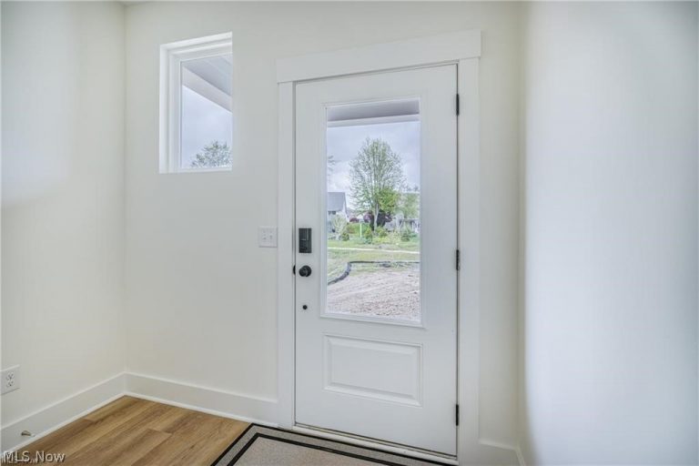 2085 Glenmont Drive, Brunswick, OH - Photo 2
