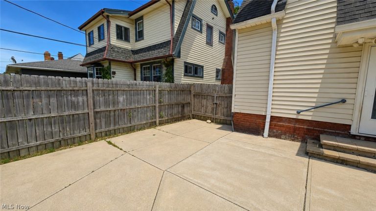 6818 Belmere Drive, Parma, OH - Photo 3