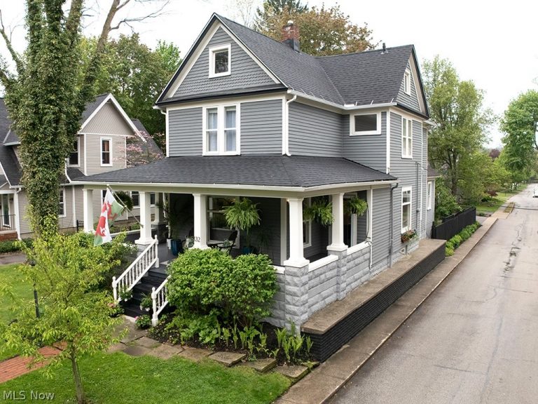 132 South Franklin Street, Chagrin Falls, OH - Photo 3