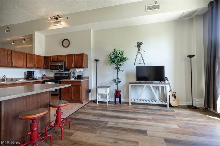 408 Saint Clair Avenue #607, Cleveland, OH - Photo 8