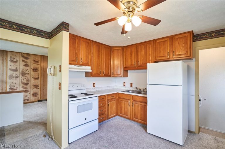 1451 Grand Boulevard, Barberton, OH - Photo 5