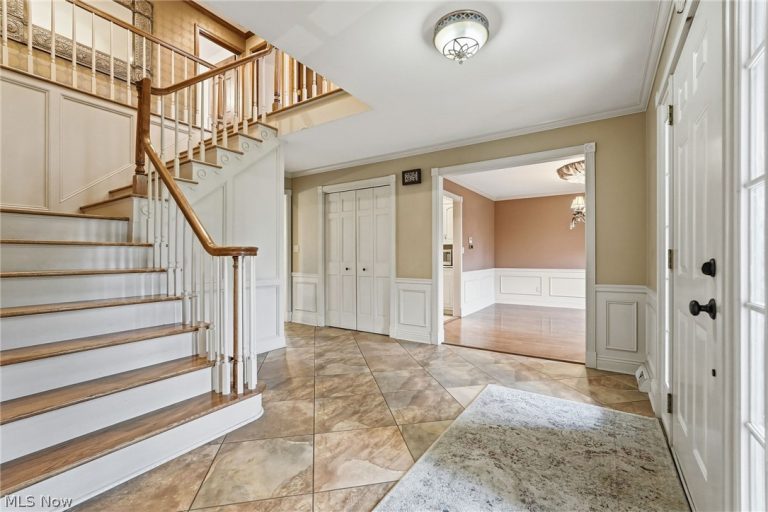 8315 Misty Ridge Trail, Poland, OH - Photo 5