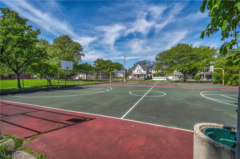 11600 Beulah Avenue, Cleveland, OH - Photo 8