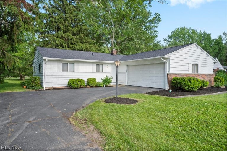 6389 Barton Road, North Olmsted, OH - Photo 2
