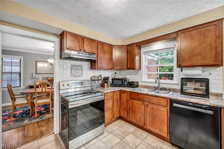 2351 Charney Road, University Heights, OH - Photo 8