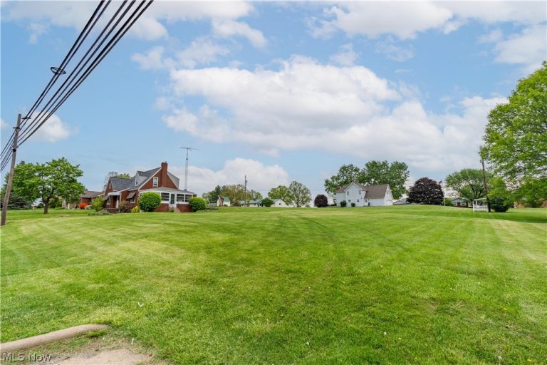 818 Canton Road, Carrollton, OH - Photo 3