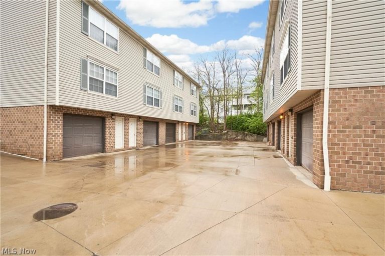 1041 Clyde Avenue, Cuyahoga Falls, OH - Photo 4
