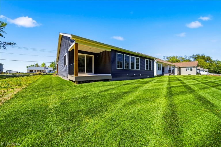 975 Lake Road, Conneaut, OH - Photo 8