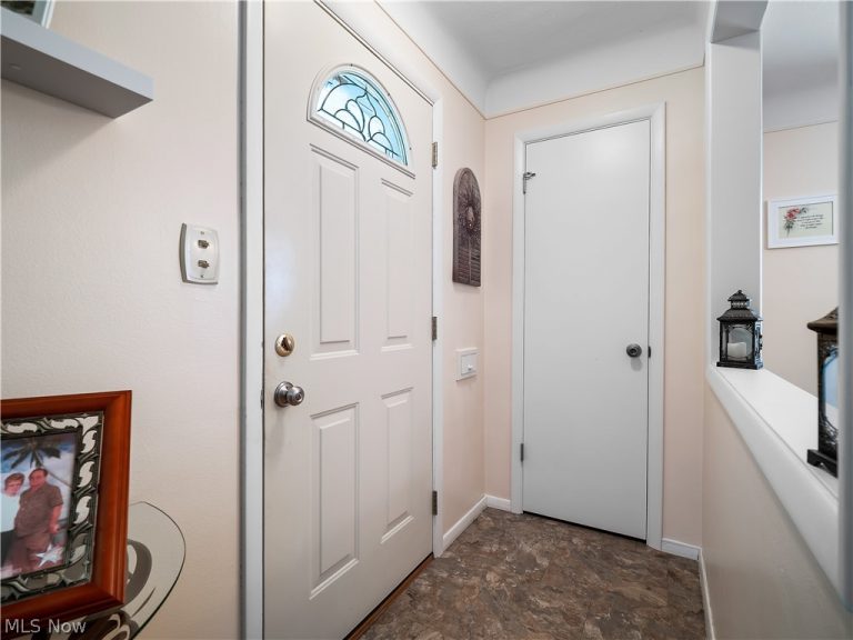 12305 Eastwood Boulevard, Garfield Heights, OH - Photo 6
