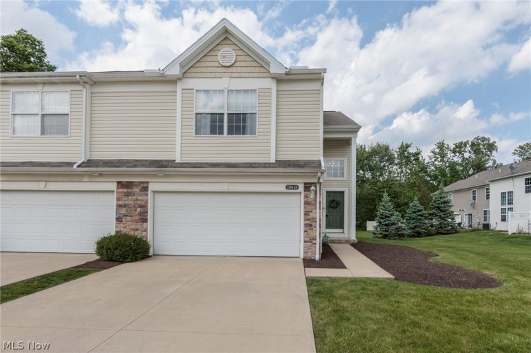 29049 Pembrooke Boulevard, Olmsted Twp, OH - Photo 2